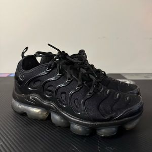 Woman’s Size 7.5 - Nike Air VaporMax Plus SE Black Lightly Used